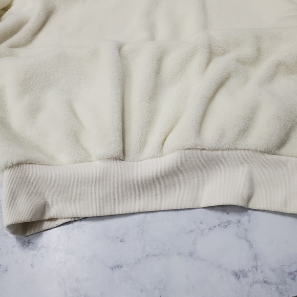 NY&C Plush White Sweatshirt - Picture 5 of 10